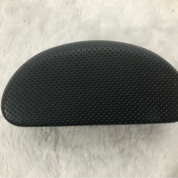 Sunglasses Case. GUESS. - Picture 4 of 4